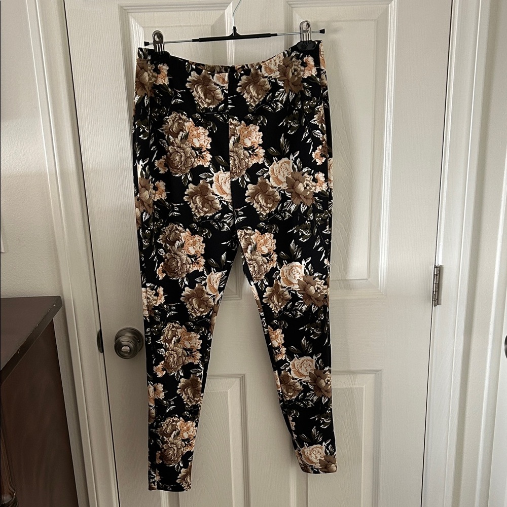 SHEIN Women’s Black Floral Stretch  Leggings, Size 0XL, NWOT